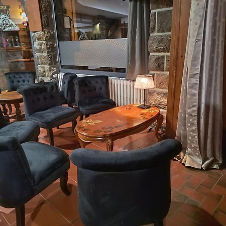 Les Arvernes Rochefort-Montagne Extérieur photo